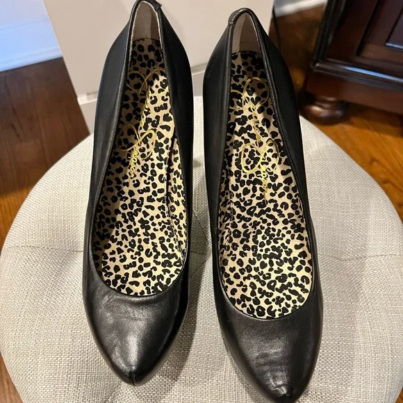 Jessica Simpson Black Heels with Leopard Print Insole - Picture 3 of 3